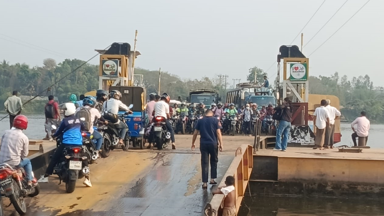 সেতু্বিহীন রাঙামাটি-রাঙ্গুনিয়া লিচুবাগান ফেরিঘাটে ভোগান্তি চরমে