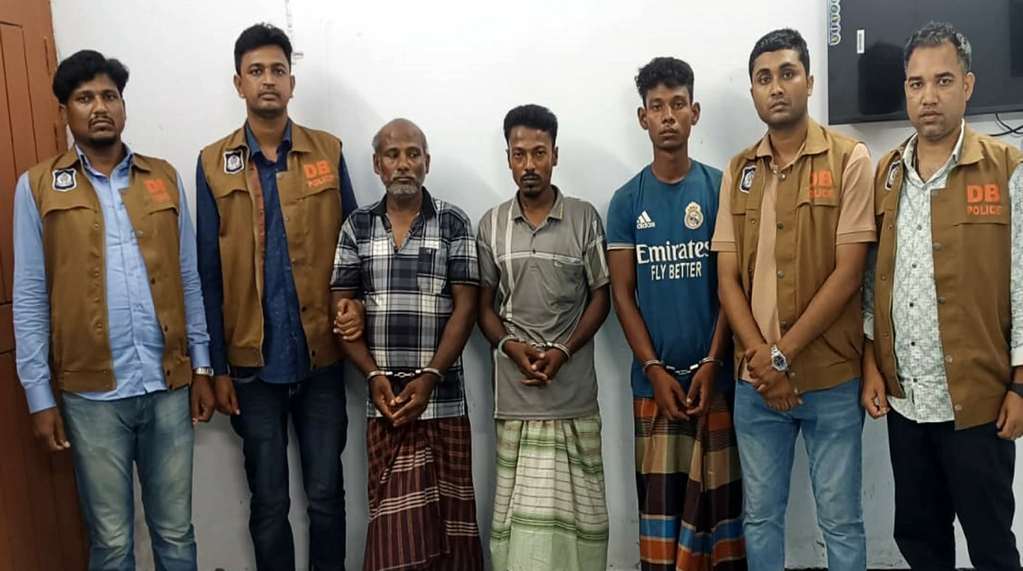 নওগাঁর চার হত্যাকাণ্ডের সঙ্গে জড়িতদের আদালতে দায় স্বীকার