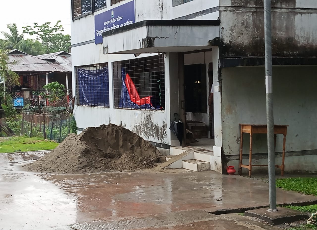 রামগতিতে নির্বাচন কর্মকর্তার বিরুদ্ধে নামমাত্র প্রকল্প দেখিয়ে সরকারি টাকা লুটের অভিযোগ