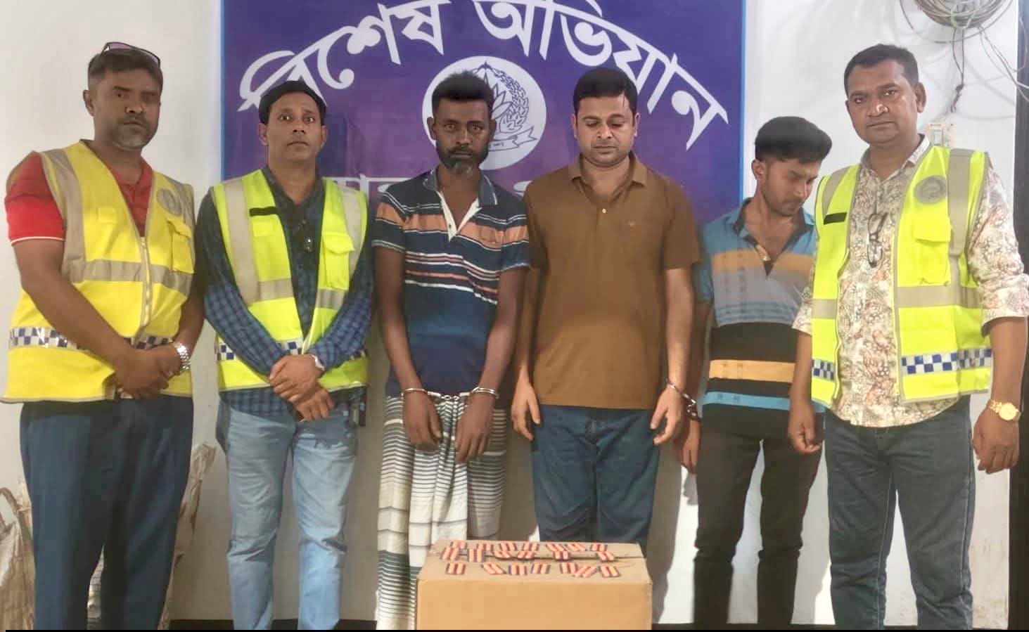মান্দায় বিপুল পরিমাণ ট্যাপেন্টাডলসহ ৩ মাদক কারবারী গ্রেপ্তার