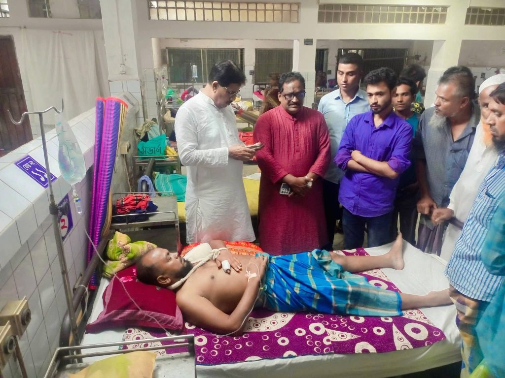 বাঘারপাড়ায় আধিপত্য ও হাট ইজারা নিয়ে রক্তক্ষয়ী সংঘর্ষ, আহত ২