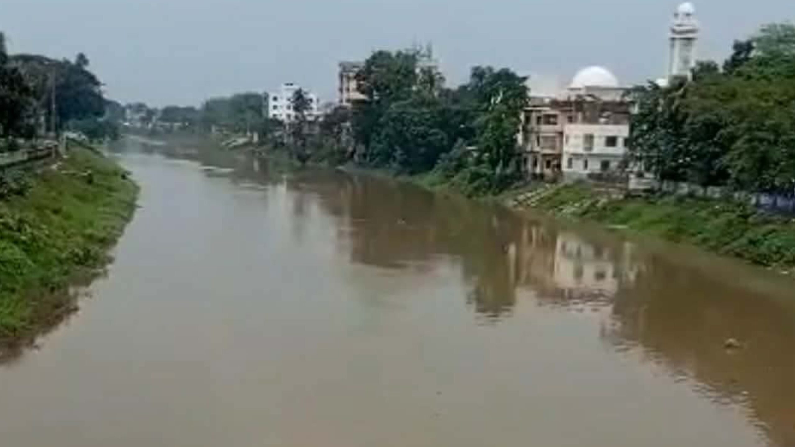 নওগাঁয় প্রাণ ফিরেছে ছোট যমুনায়: বর্ষার পানিতে নতুন রূপ নদীর, সামাজিক মাধ্যমে প্রশংসা