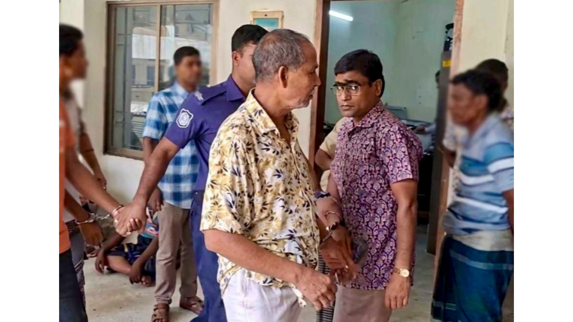 নওগাঁর মান্দায় ভুয়া দলিল করে জমি খারিজের অভিযোগে দলিল লেখক ও শিক্ষক কারাগারে