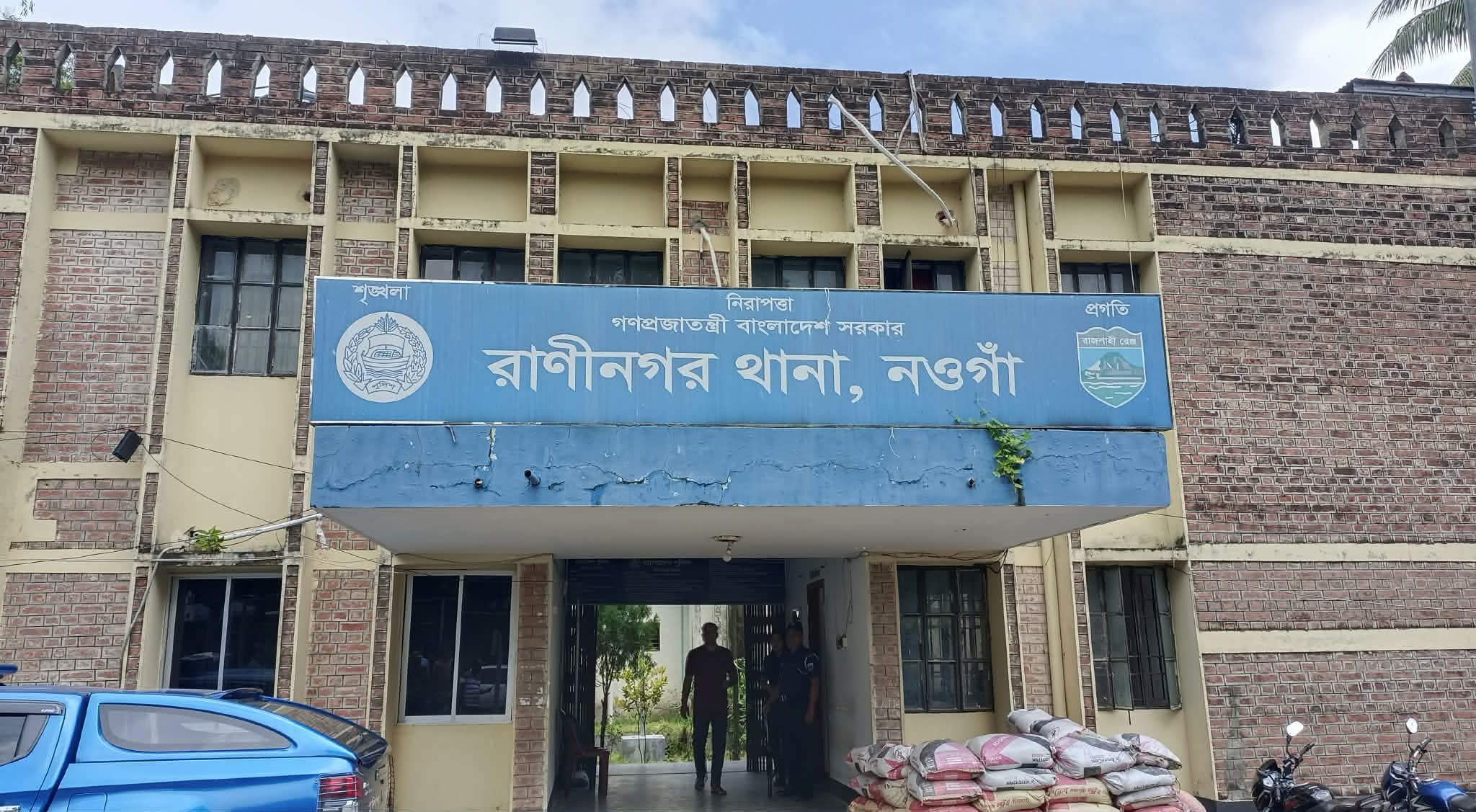 শতবর্ষী বৃদ্ধাকে রশি দিয়ে বেঁধে নগদ টাকাসহ ১২ভরি স্বর্ণ চুরি