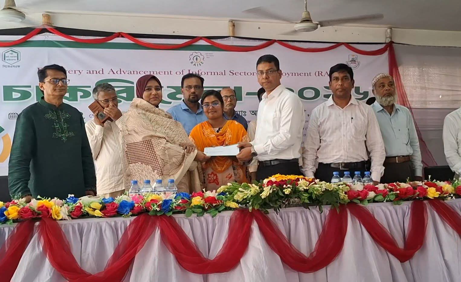 জয়পুরহাটে দিনব্যাপী চাকরি মেলা অনুষ্ঠিত: মেলায় গিয়ে চাকরি পেলেন ৪০ জন যুবক-যুবতী