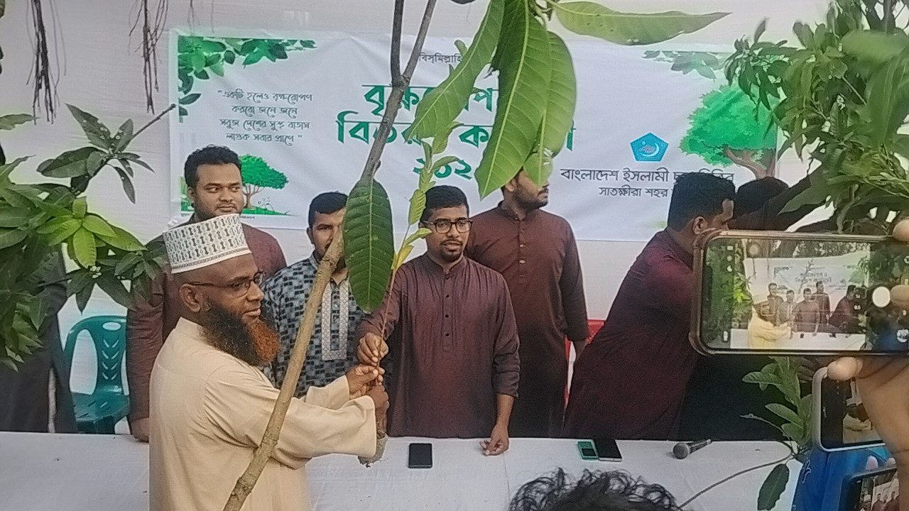 সাতক্ষীরায় বৃক্ষরোপণ অভিযান উদ্বোধন করলেন ছাত্রশিবির সভাপতি নূরুল ইসলাম সাদ্দাম
