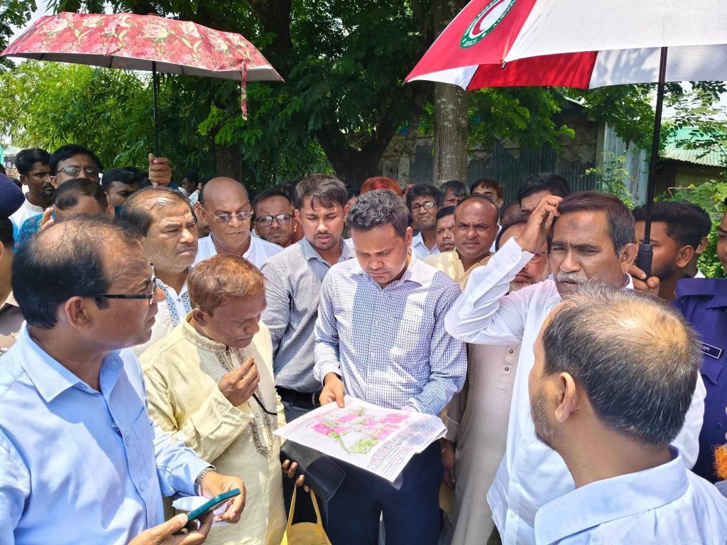 প্রধানমন্ত্রীর আগমন উপলক্ষে চকরিয়া পেকুয়ায় বিভিন্ন প্রকল্পের স্থান পরিদর্শনে স্বরাষ্ট্র সচিব মনজুর মোর্শেদ চৌধুরী