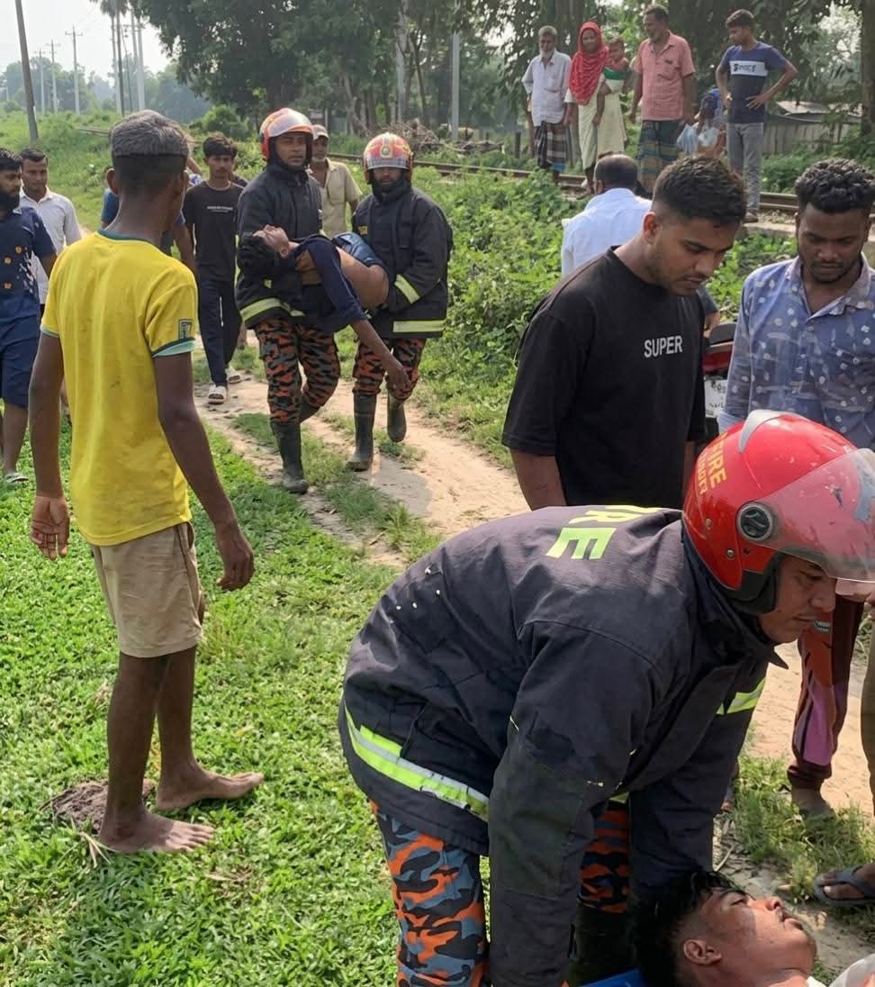 শ্রীমঙ্গলে চলন্ত ট্রেনের ছাদ থেকে পড়ে গুরুতর আহত ২
