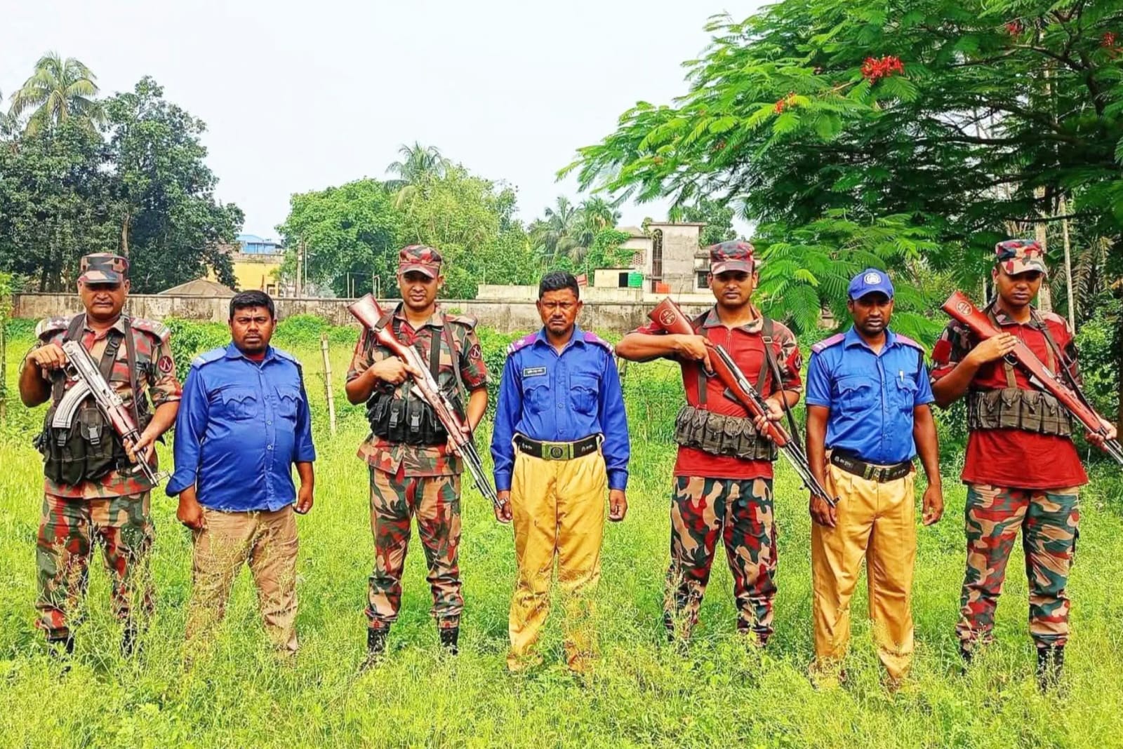 সীমান্ত পাহাড়ায় বিজিবির সঙ্গে গ্রাম পুলিশ