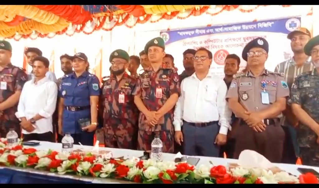 <span>সীমান্তের যুবসমাজকে দক্ষ মানবসম্পদে গড়ে তুলতে ১৪ বিজিবির ব্যতিক্রমী উদ্যোগ / </span>পত্নীতলা ব্যাটালিয়নের আয়োজনে ফ্রিল্যান্সিং ও কম্পিউটার প্রশিক্ষণের সনদপত্র বিতরণ