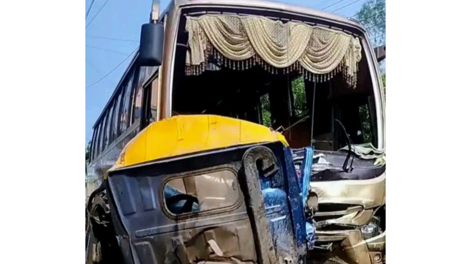 মৌলভীবাজারের শ্রীমঙ্গলে বাস পিকআপ মুখোমুখি সংঘর্ষে চালক লোকমান নিহত