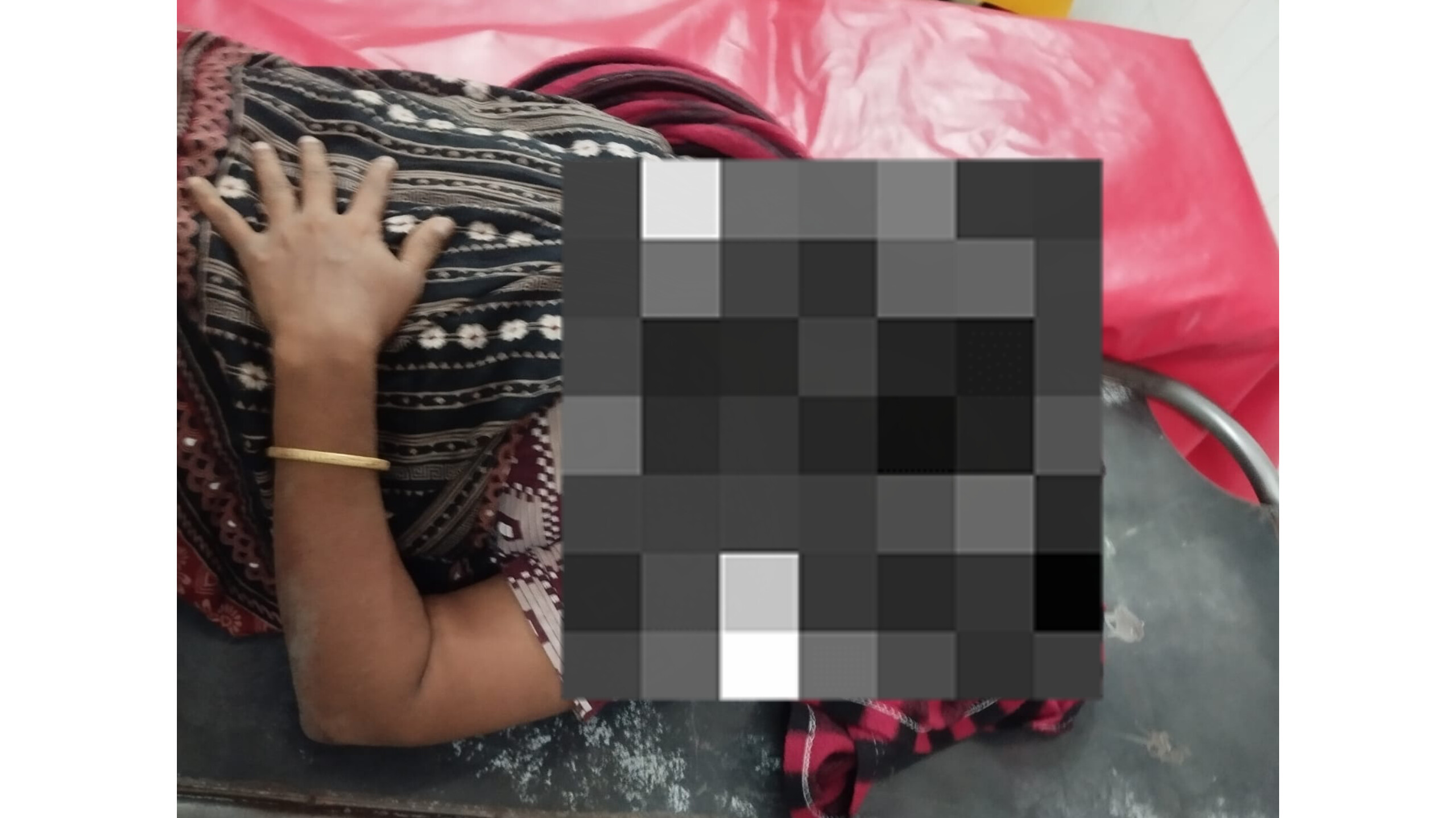 কমলনগর মাতাব্বর হাট বাজারে দোকান ঘর নিয়ে দুই ভাইয়ের স্ত্রীর মারামারি, গুরুতর আহত মারজান বেগম