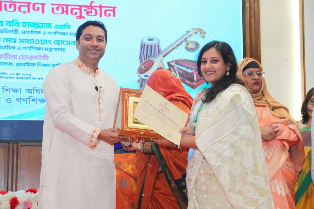 জাতীয় সাংস্কৃতিক প্রতিযোগিতায় দেশসেরা নওগাঁর মান্দার সুমনা কুন্ডু