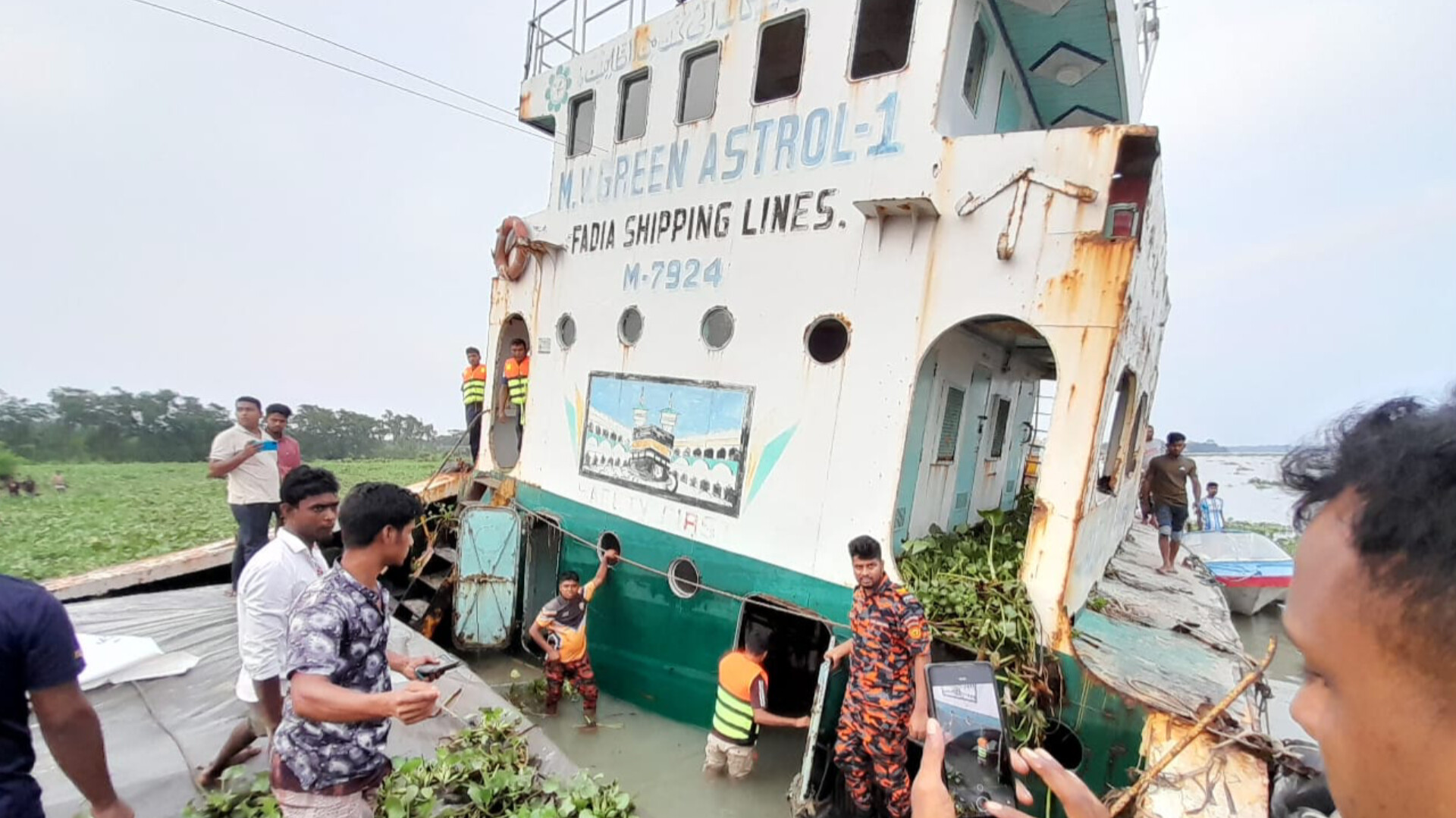 জিয়ানগরে আংশিক ডুবে থাকা কার্গো থেকে যুবকের অর্ধগলিত লাশ উদ্ধার