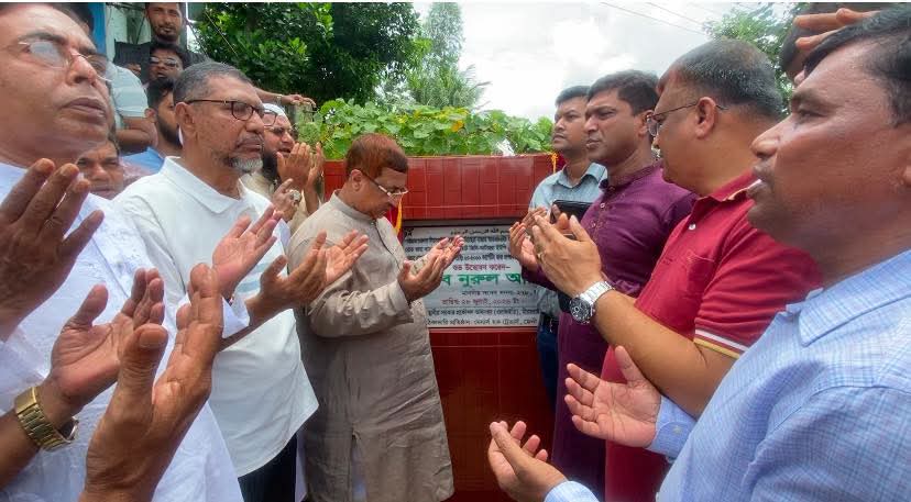 মিরসরাইয়ে বহুল প্রতীক্ষিত মিঠাছরা-বামনসুন্দর সড়কের নির্মাণকাজের উদ্বোধন