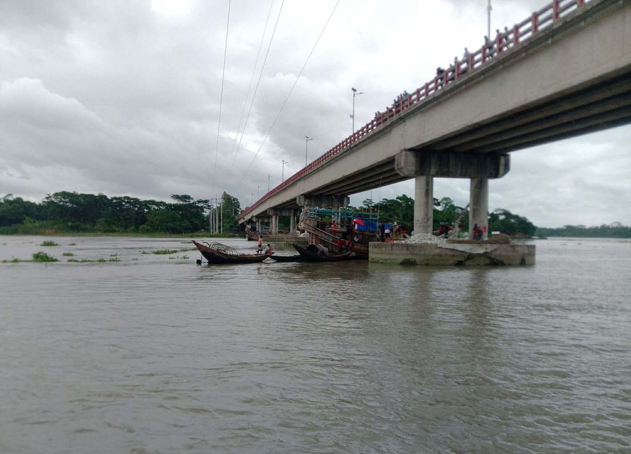 পিরোজপুরে বলেশ্বর নদীতে  ট্রলার থেকে পড়ে নিখোঁজের সাত ঘণ্টা পর জেলের মরদেহ উদ্ধার