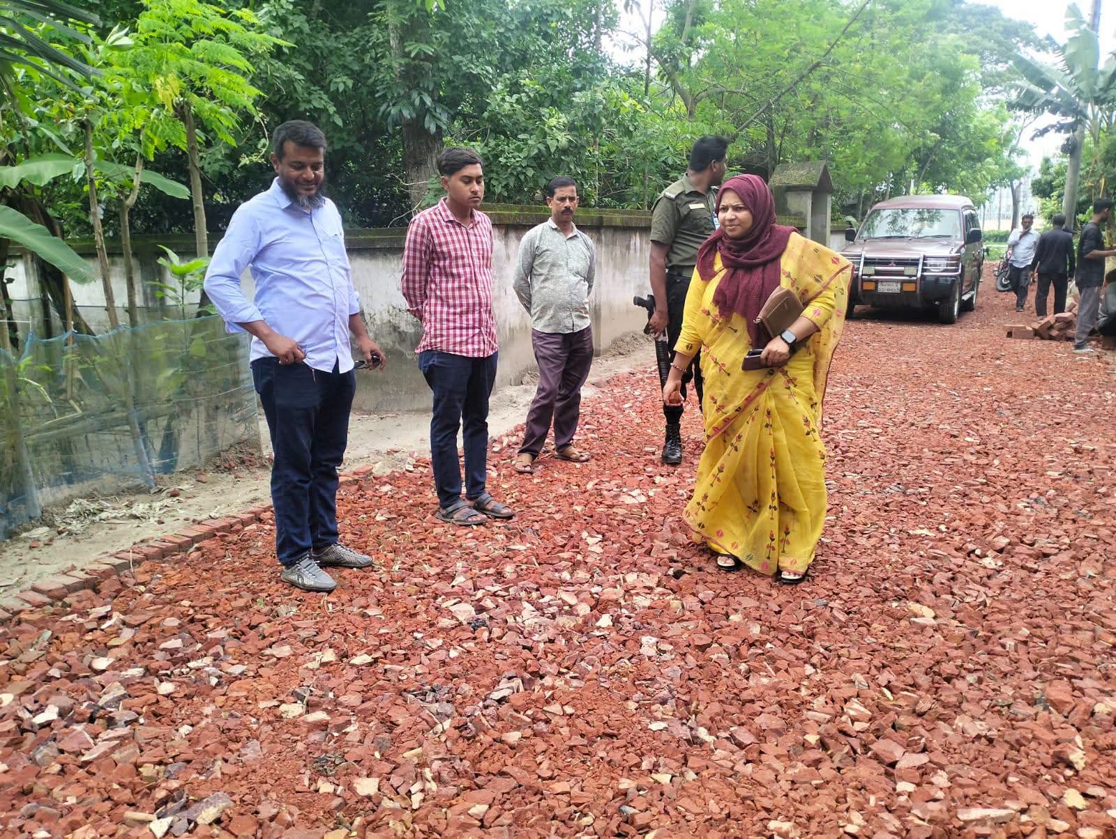 কালীগঞ্জে বিশ্বব্যাংকের অর্থায়নে নির্মিত রাস্তায় ব্যাপক অনিয়মের অভিযোগ