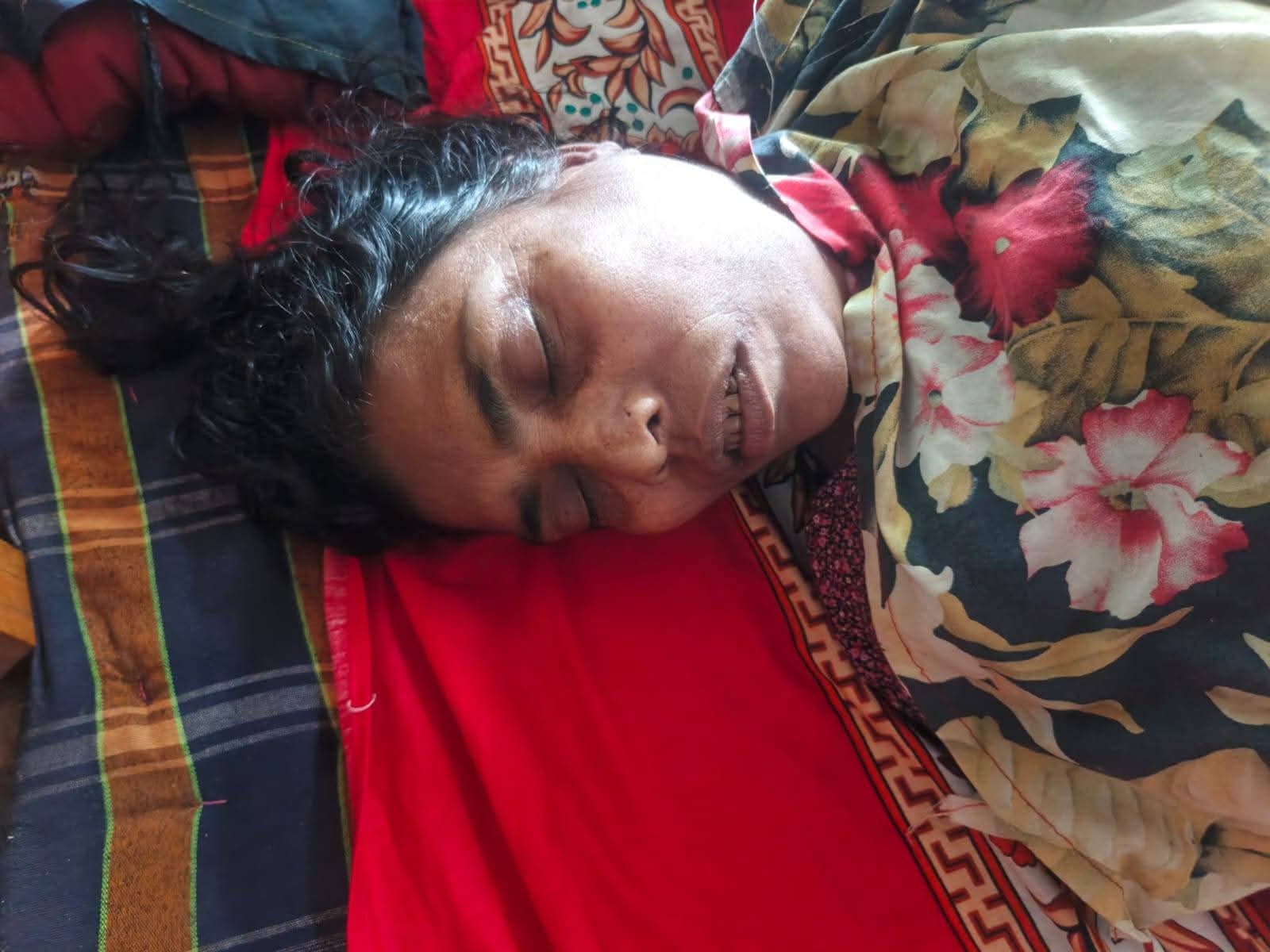রংপুরের তারাগঞ্জ চড়কডাংগায় গৃহবধূর ঝুলন্ত মরদেহ উদ্ধার