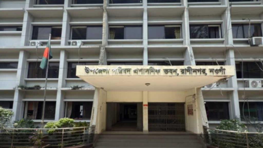 জনবল সংকটে রাণীনগর মাধ্যমিক শিক্ষা অফিস, অতিরিক্ত দায়িত্বে ৪ উপজেলা সামলাচ্ছেন এক কর্মকর্তা