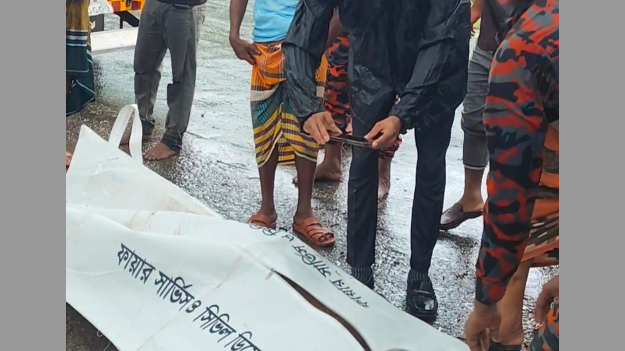 নাটোরে ট্রাক-ভ্যানের মুখোমুখি সংঘর্ষে ভ্যানচালক ও যাত্রীসহ ২জন নিহত