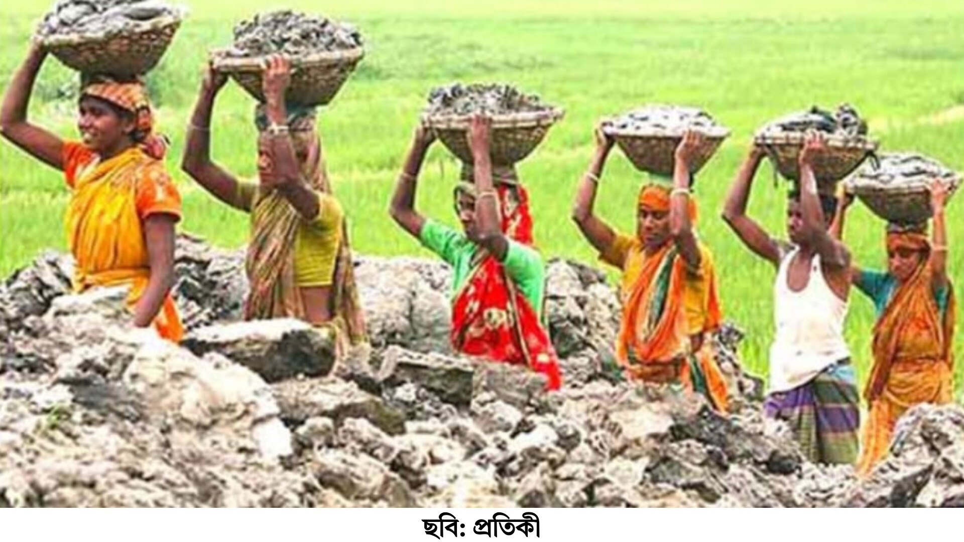 ​রাণীনগরে উন্মুক্ত লটারির মাধ্যমে নারী শ্রমিক নির্বাচন