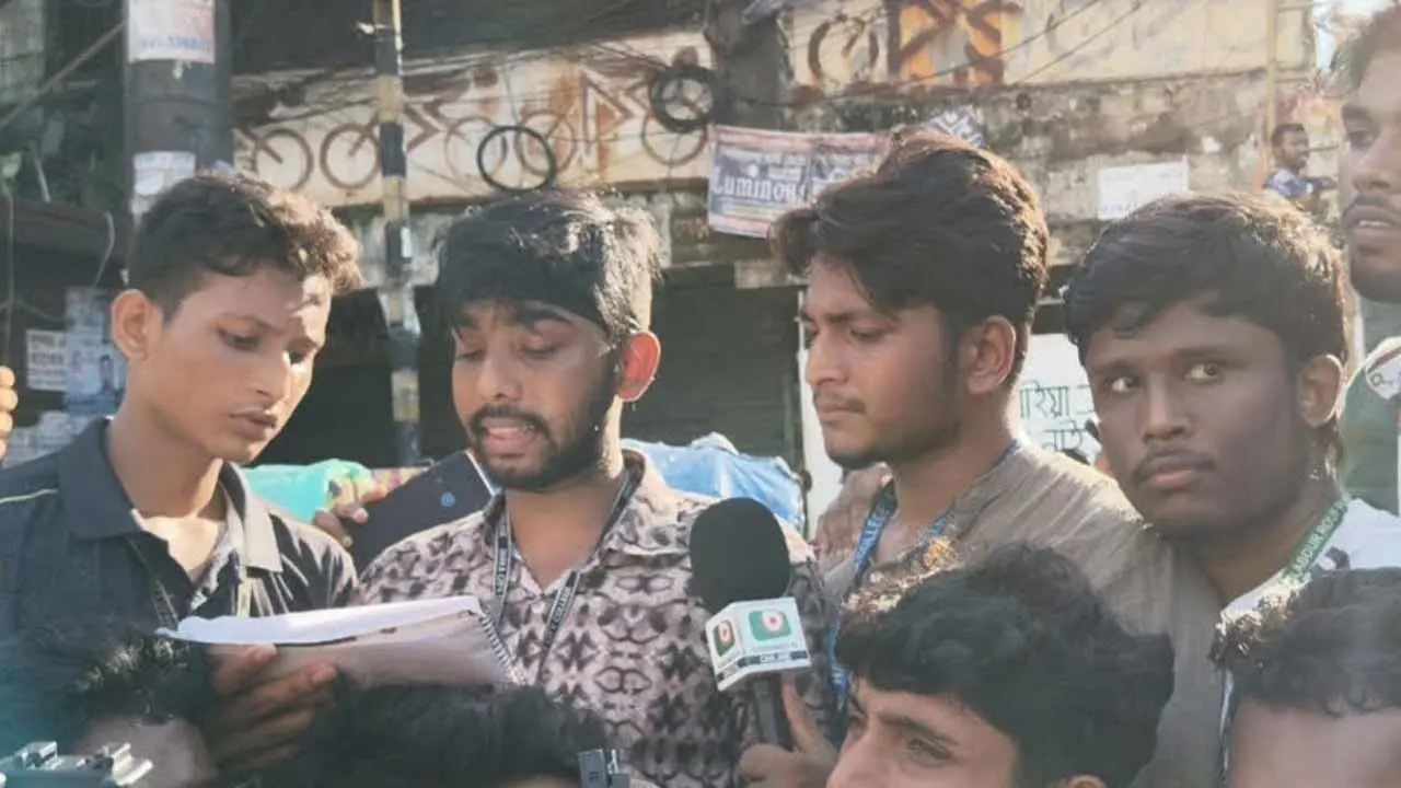 সন্ধ্যা ৬টার মধ্যে শিক্ষামন্ত্রীর পদত্যাগসহ ৩ দাবি ঘোষণা শিক্ষার্থীদের
