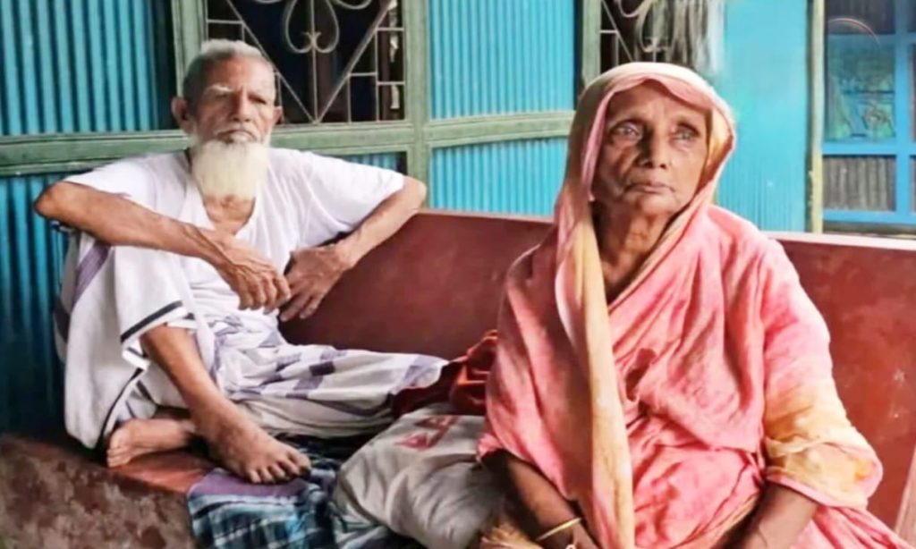 সম্পত্তি না লিখে দেওয়ার ‘অপরাধে’ ঘরছাড়া ১১৫ বছরের বৃদ্ধ বাবা ও ৯০ বছরের মা