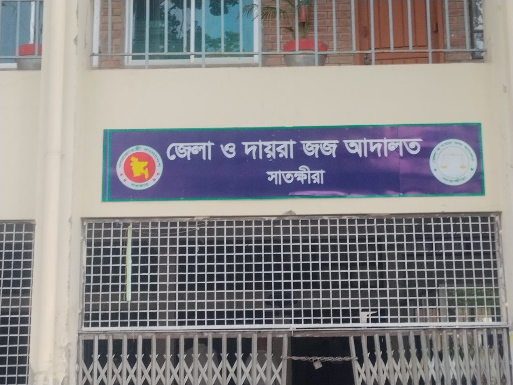 যৌতুকের দাবিতে নির্যাতনের অভিযোগে স্বামী, সতীন ও শাশুড়ির বিরুদ্ধে আদালতে মামলা