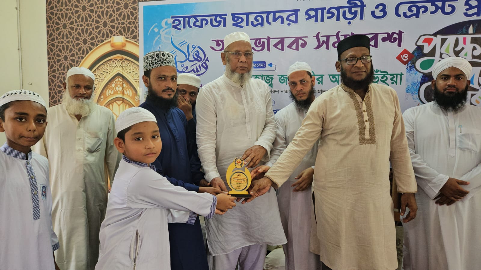 মাত্র ১০ মাসে কোরআনের হাফেজ ৯ বছরের আরহাম ভূঁইয়া