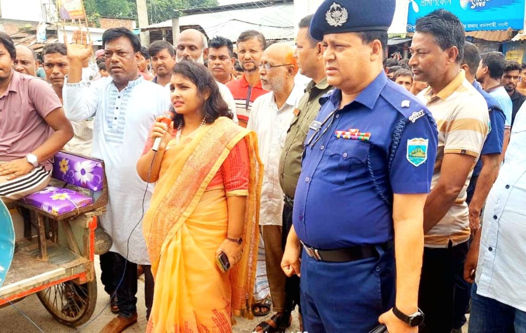 বদলগাছীতে ছাত্রীকে ধর্ষণ চেষ্টার অভিযোগে স্কুল ভাংচুর ও অগ্নিসংযোগ