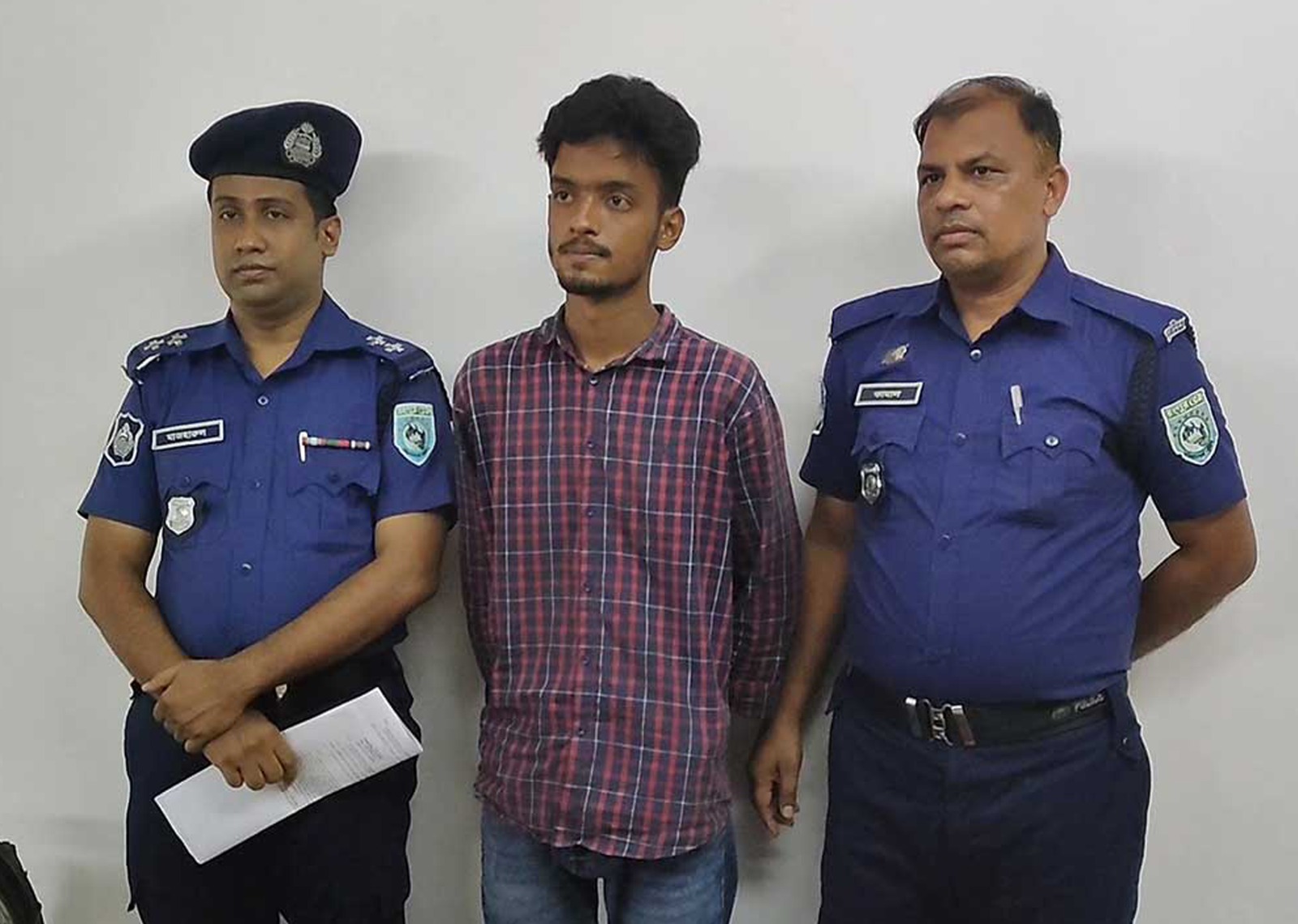 হত্যার দায়ে ছেলেকে পুলিশে দিলেন বাবা