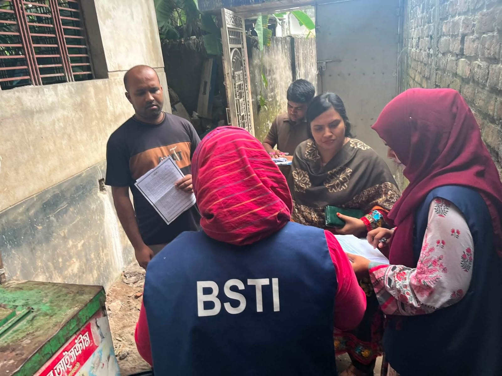 তারাগঞ্জে অনুমোদনহীন নকল আইসক্রিম উৎপাদন, ২০ হাজার টাকা জরিমানা