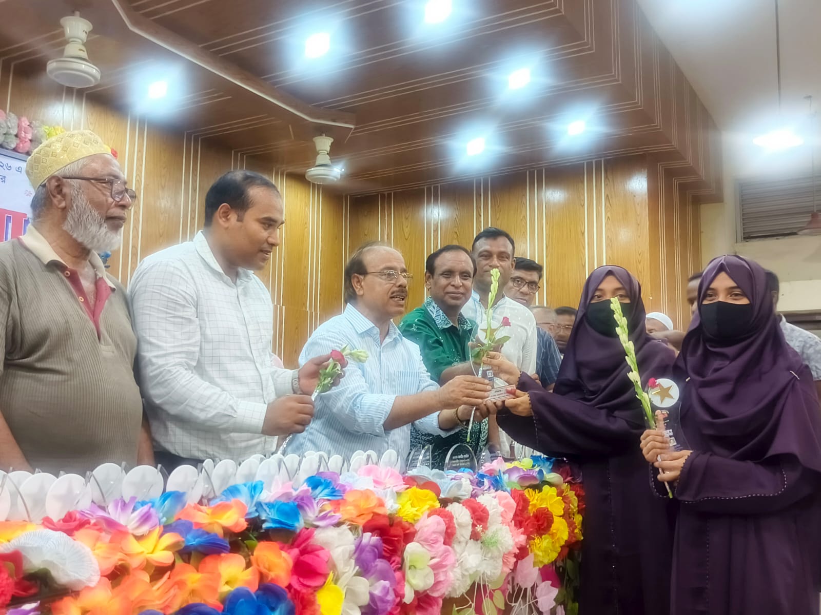 রাণীনগরে যমজ দুই বোন সহ জিপিএ-৫ প্রাপ্ত ৭০ কৃতি শিক্ষার্থীকে সংবর্ধনা প্রদান 