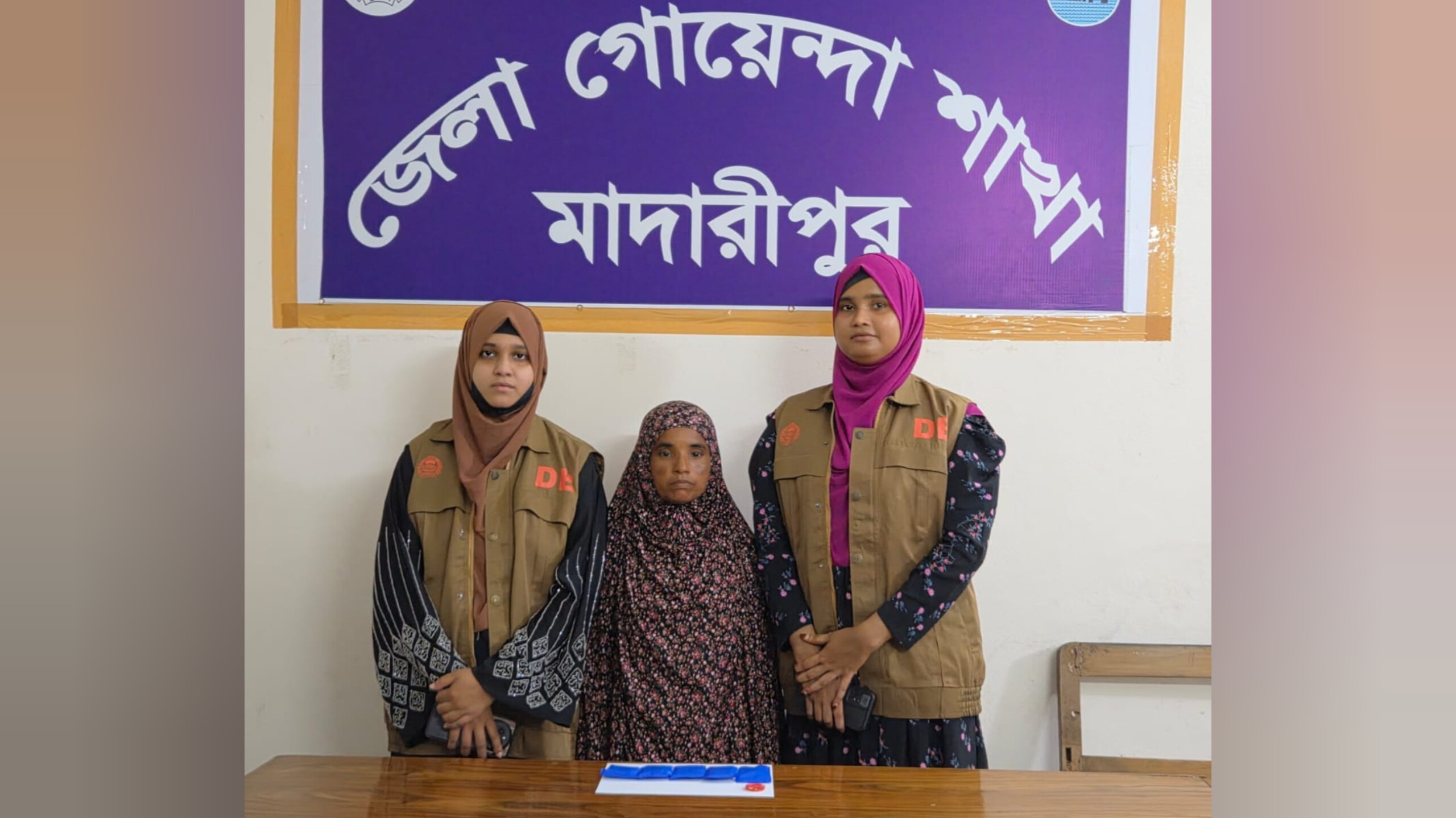 মাদারীপুরে ১ হাজার ইয়াবাসহ ১ জন নারী মাদক ব্যবসায়ী গ্রেফতার