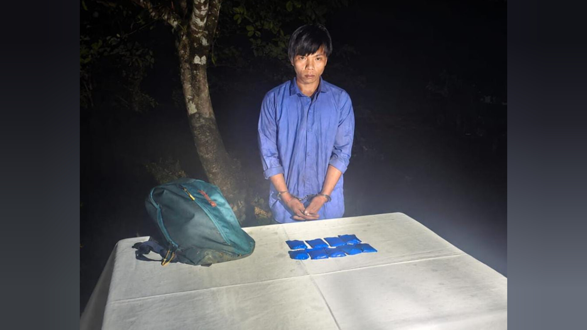 আলীকদম সেনা জোন ও পুলিশের যৌথ অভিযানে ইয়াবাসহ এক চোরাকারবারি আটক