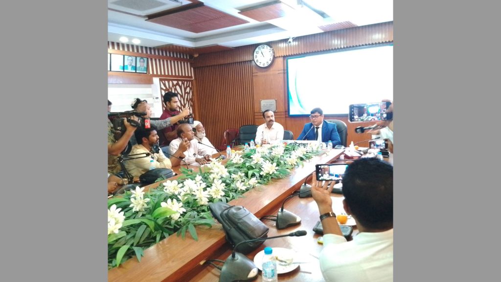 গাইবান্ধায় নবযোগদানকৃত জেলা প্রশাসকের সঙ্গে সাংবাদিকদের মতবিনিময়