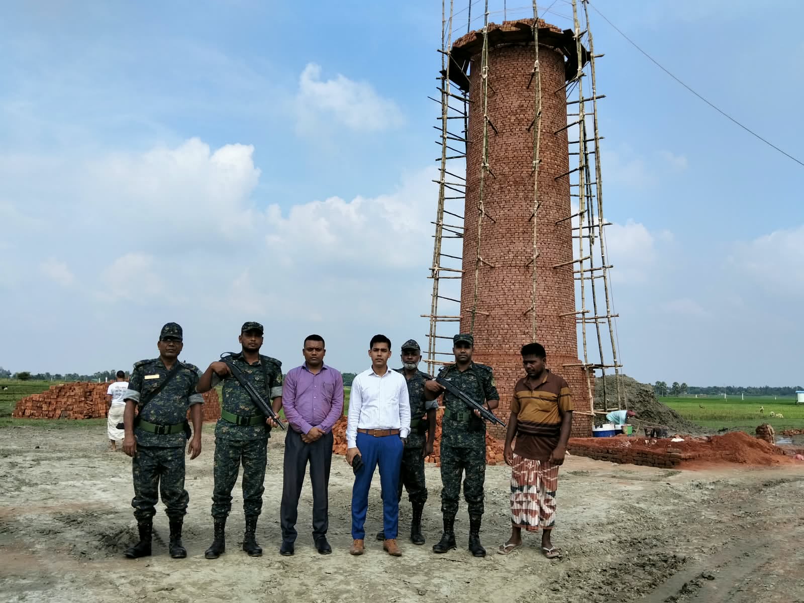 সাপাহারে কৃষিজমিতে অবৈধ ইটভাটা স্থাপন, মোবাইল কোর্টে লাখ টাকা জরিমানা