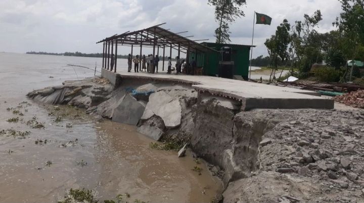 নদীভাঙনে গাইবান্ধায় ৮ সরকারি প্রাথমিক বিদ্যালয় বিলীন, অনিশ্চিত দুই সহস্রাধিক শিক্ষার্থীর ভবিষ্যৎ
