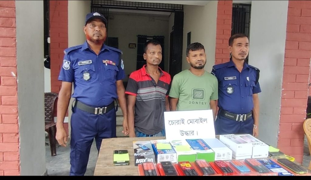 সুন্দরগঞ্জে টিন কেটে ৮ লাখ ৫৫ হাজার টাকার মোবাইল চুরি, ৩ মাস পর গ্রেপ্তার ২