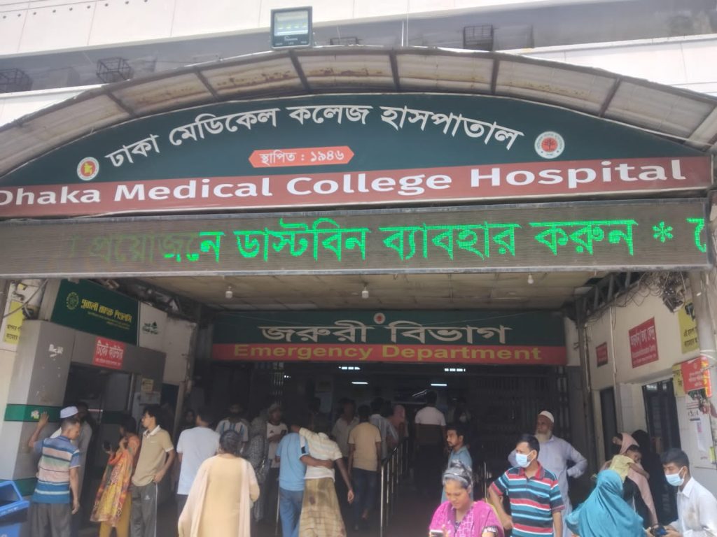 রাজধানীর বাড্ডায় গুলিবিদ্ধ হয়ে এক ব্যক্তি গুরুতর আহত, ঢামেকে ভর্তি