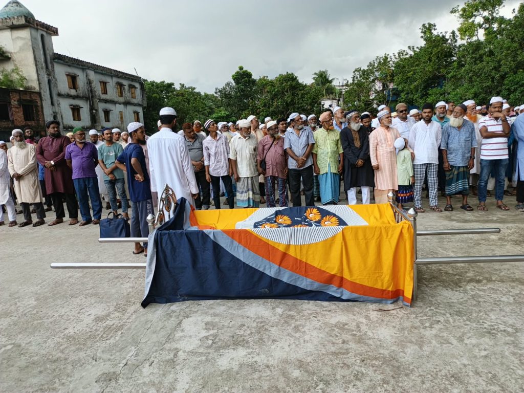 সাতক্ষীরায় সাংবাদিক শেখ আব্দুল আলীমের জানাজা ও দাফন সম্পন্ন
