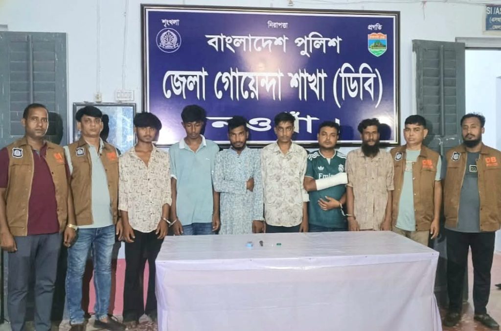 মাদকের হটস্পটে পুলিশের হানা; নারী বিক্রেতাসহ গ্রেপ্তার ৯